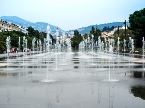 fontaine nice coulee coulée verte eau mouillé mouiller mouille decor ville centre urbain art